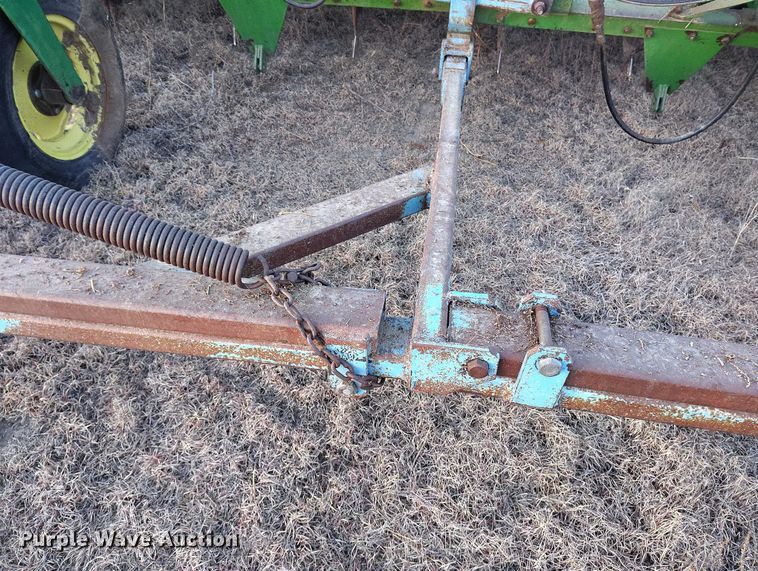 image for item IH9342 John Deere LZ 812 grain drill