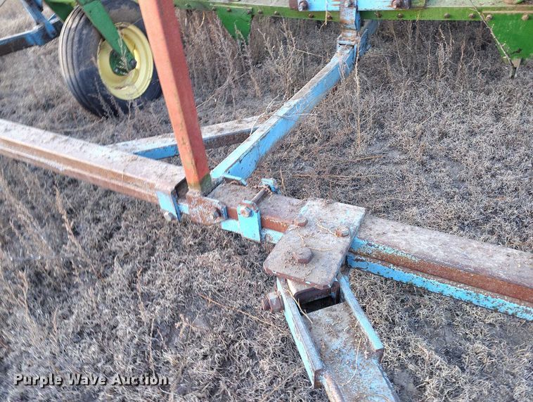 image for item IH9342 John Deere LZ 812 grain drill