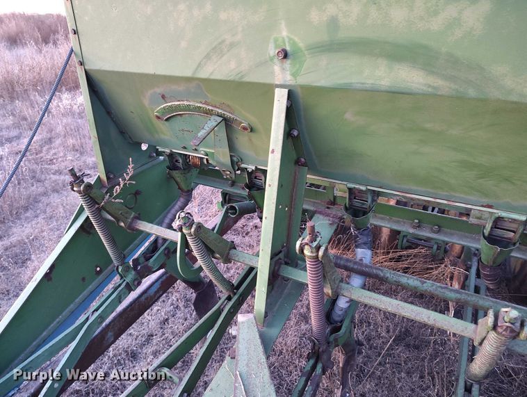 image for item IH9342 John Deere LZ 812 grain drill