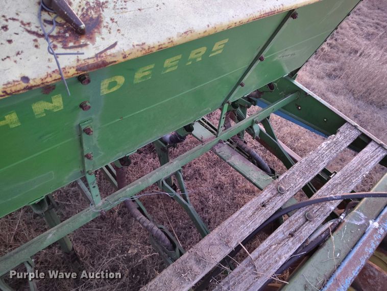 image for item IH9342 John Deere LZ 812 grain drill