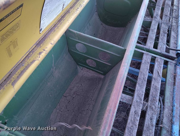 image for item IH9342 John Deere LZ 812 grain drill