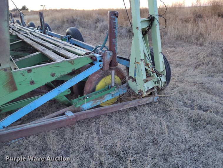 image for item IH9342 John Deere LZ 812 grain drill