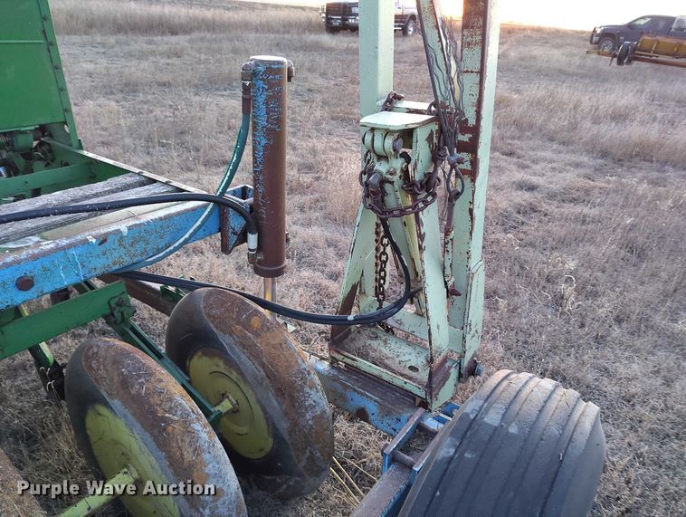 image for item IH9342 John Deere LZ 812 grain drill