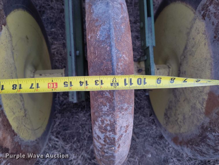 image for item IH9342 John Deere LZ 812 grain drill