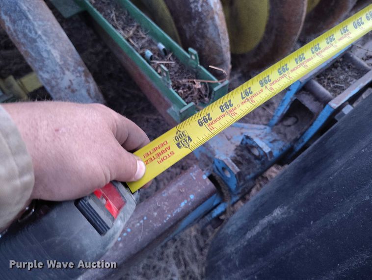 image for item IH9342 John Deere LZ 812 grain drill