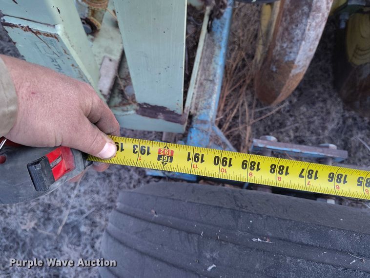 image for item IH9342 John Deere LZ 812 grain drill