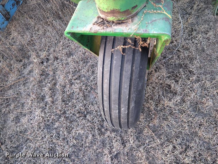 image for item IH9342 John Deere LZ 812 grain drill
