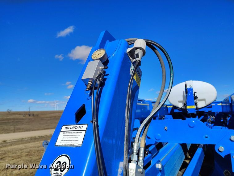 image for item IP9738 2015 Landoll 5531-40X10 grain drill