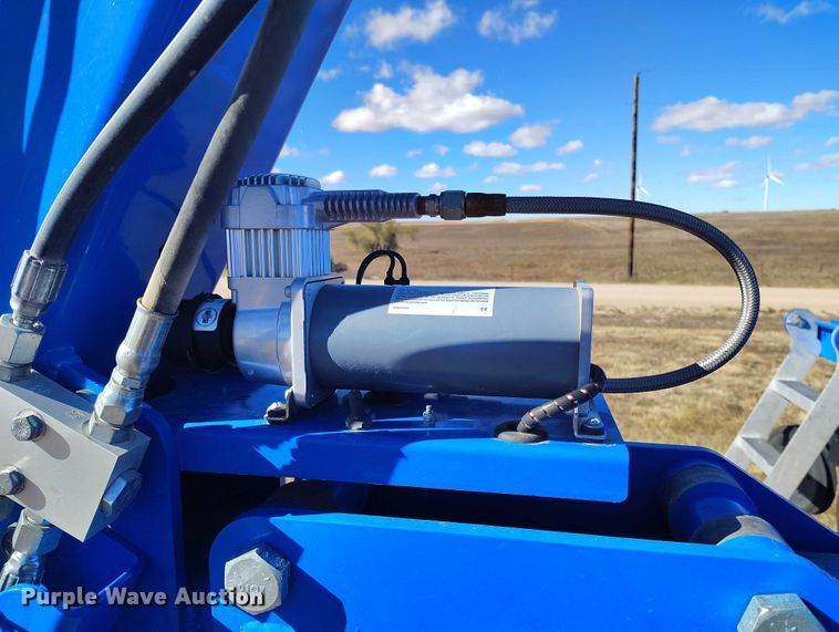 image for item IP9738 2015 Landoll 5531-40X10 grain drill