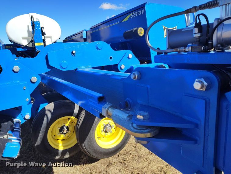 image for item IP9738 2015 Landoll 5531-40X10 grain drill