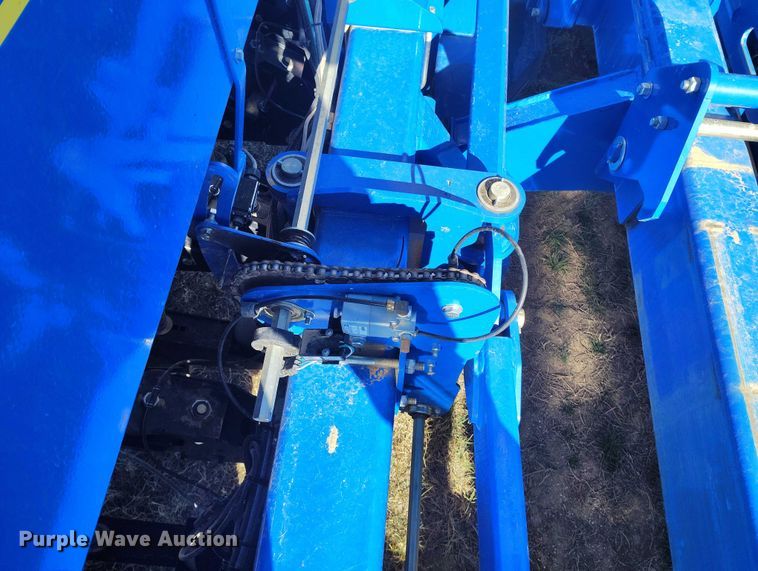 image for item IP9738 2015 Landoll 5531-40X10 grain drill