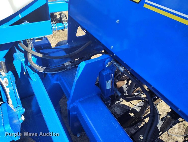 image for item IP9738 2015 Landoll 5531-40X10 grain drill