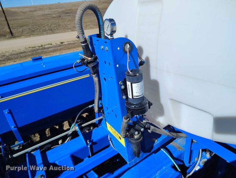 image for item IP9738 2015 Landoll 5531-40X10 grain drill