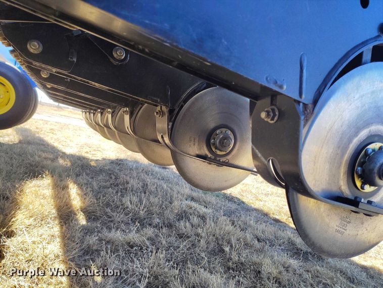 image for item IP9738 2015 Landoll 5531-40X10 grain drill