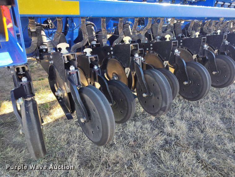 image for item IP9738 2015 Landoll 5531-40X10 grain drill