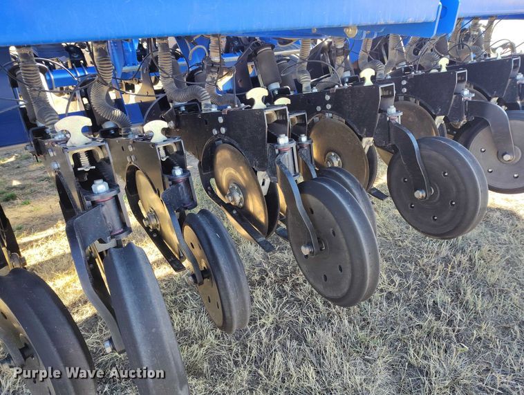 image for item IP9738 2015 Landoll 5531-40X10 grain drill