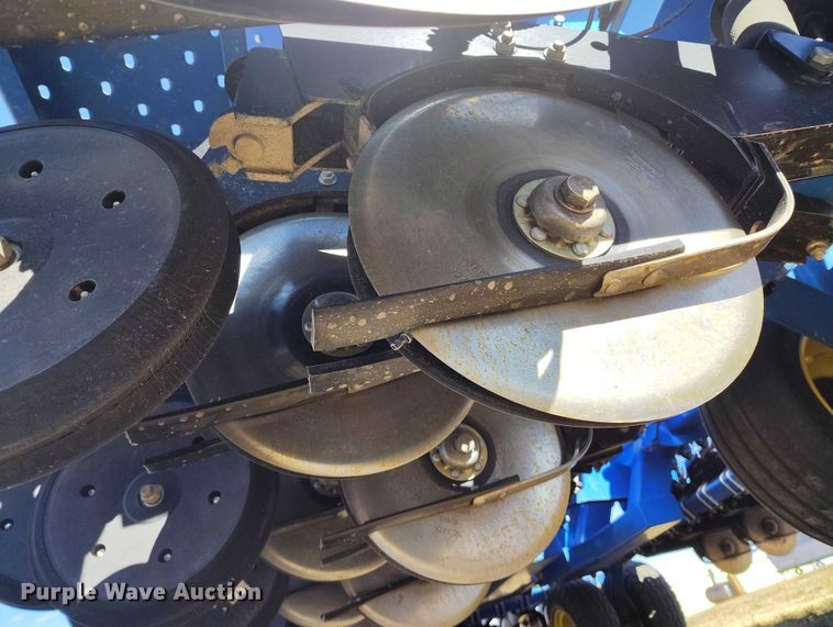 image for item IP9738 2015 Landoll 5531-40X10 grain drill