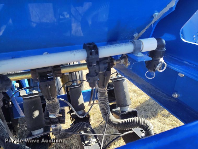 image for item IP9738 2015 Landoll 5531-40X10 grain drill