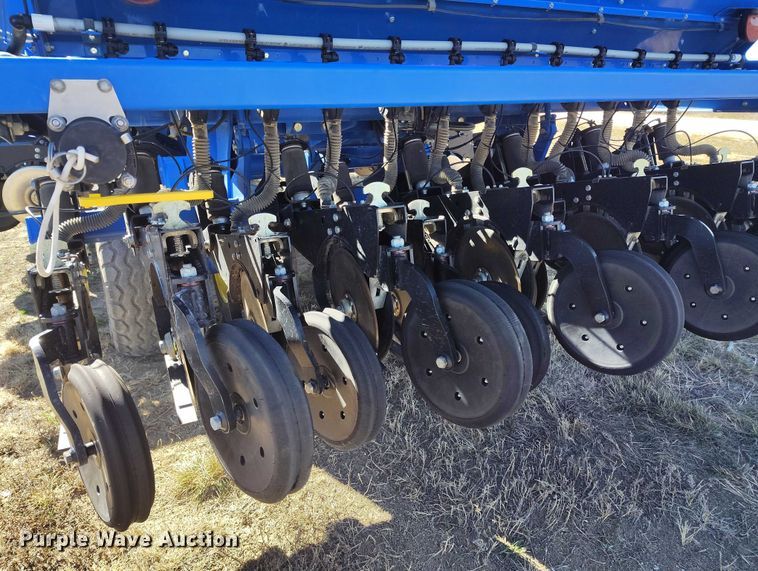 image for item IP9738 2015 Landoll 5531-40X10 grain drill