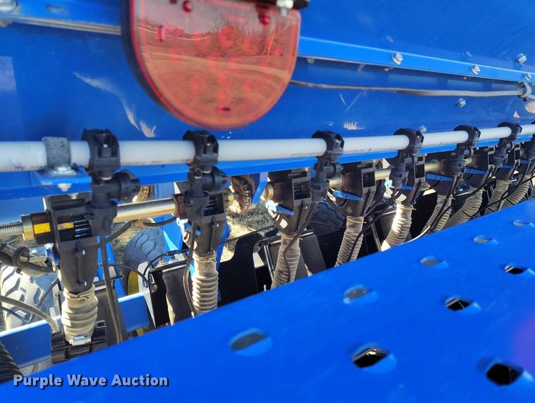 image for item IP9738 2015 Landoll 5531-40X10 grain drill