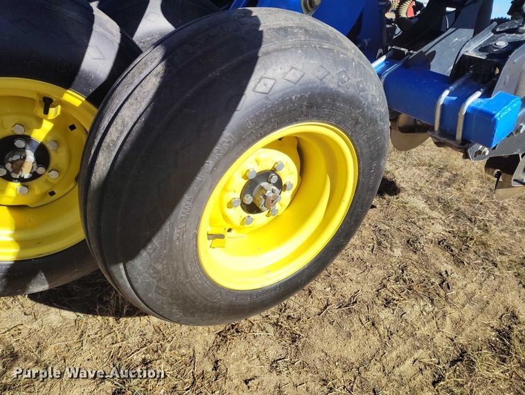 image for item IP9738 2015 Landoll 5531-40X10 grain drill