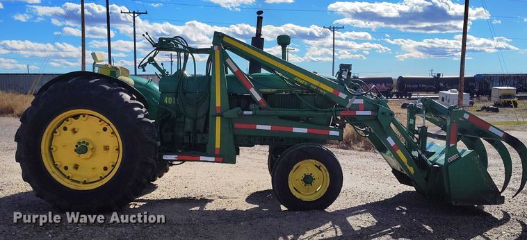 image for item IP9740 1961 John Deere 4010 tractor