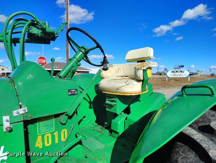 image for item IP9740 1961 John Deere 4010 tractor