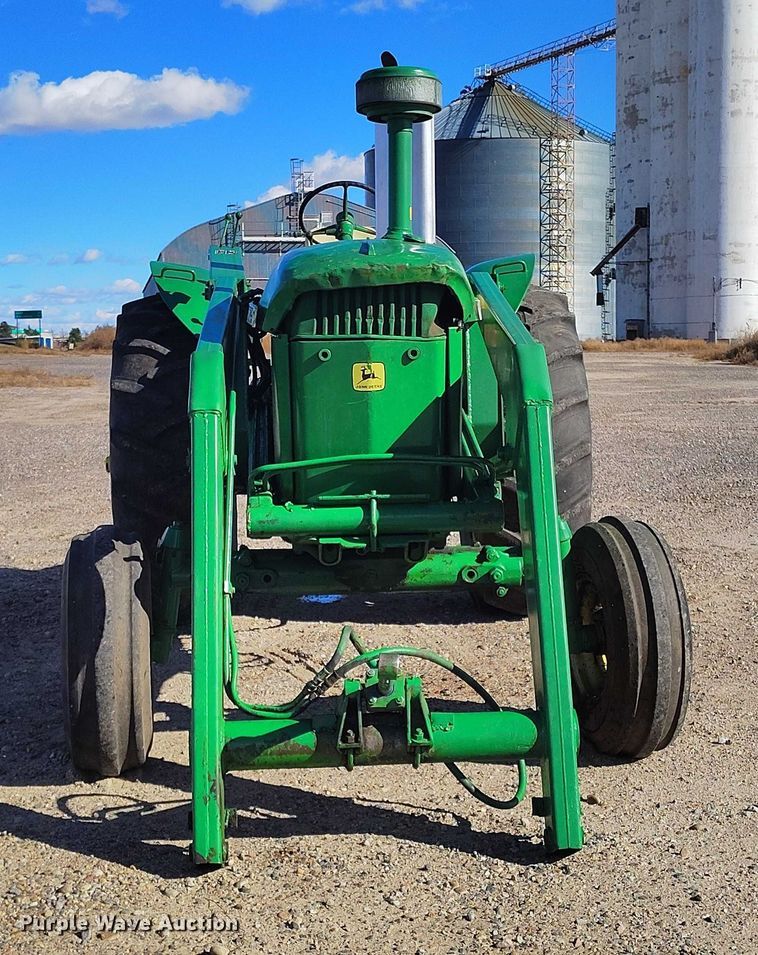 image for item IP9741 1962 John Deere 4010 tractor