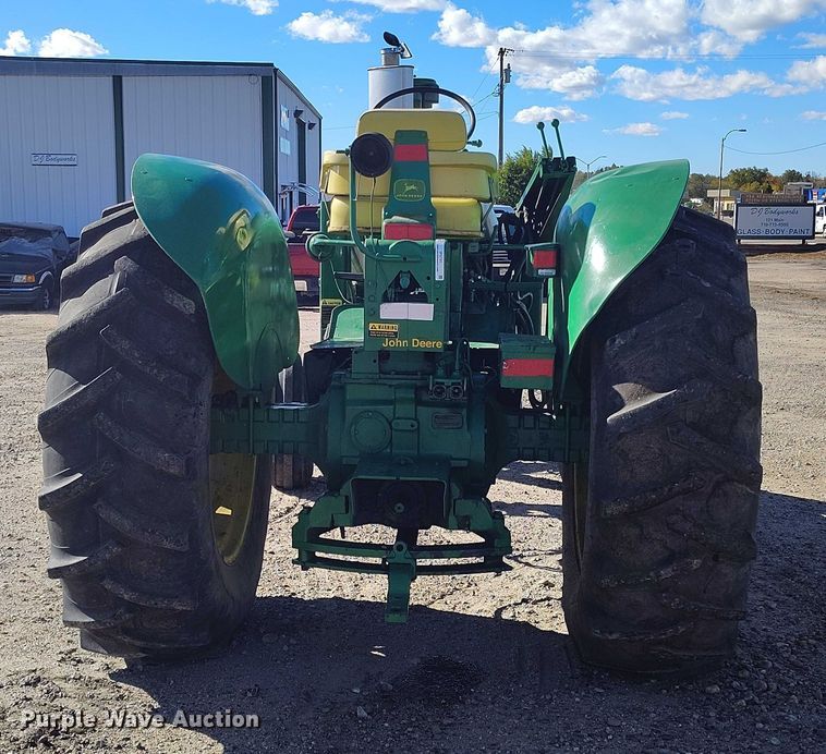 image for item IP9741 1962 John Deere 4010 tractor