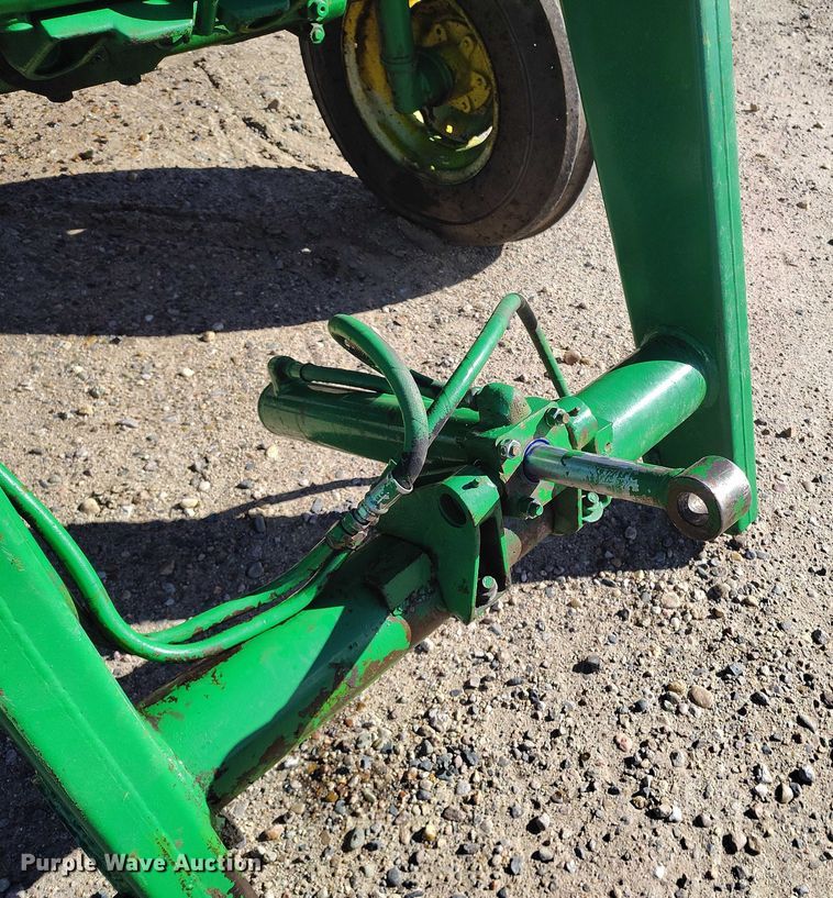 image for item IP9741 1962 John Deere 4010 tractor