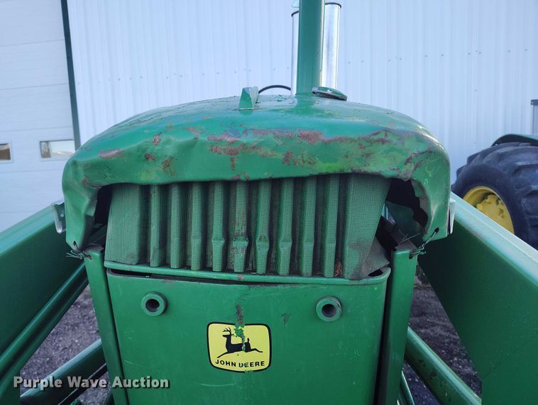 image for item IP9741 1962 John Deere 4010 tractor