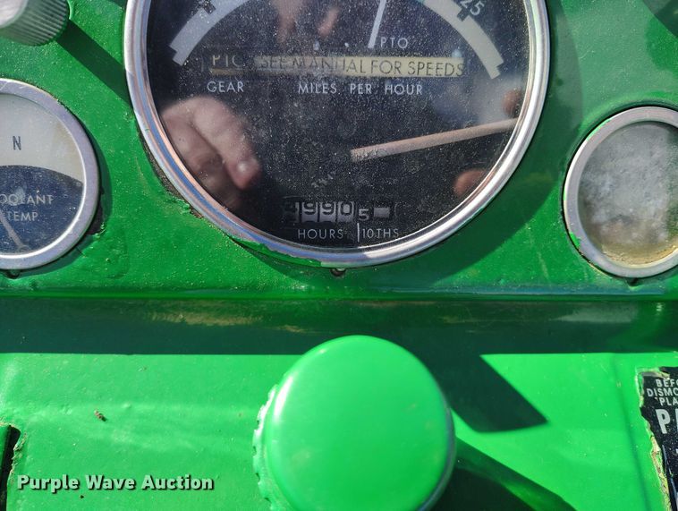 image for item IP9741 1962 John Deere 4010 tractor