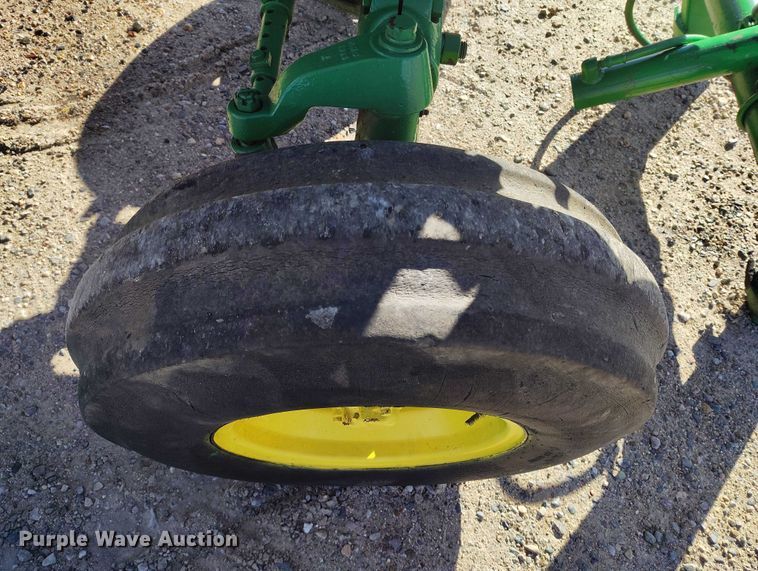 image for item IP9741 1962 John Deere 4010 tractor