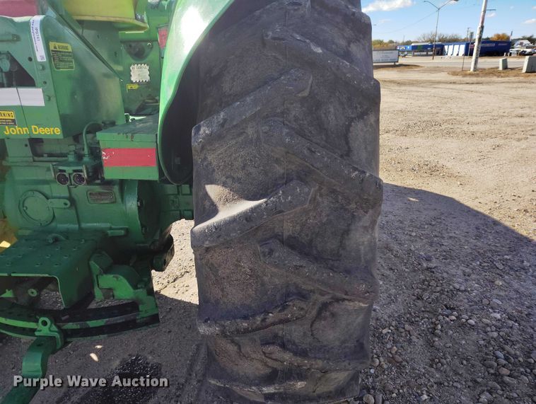 image for item IP9741 1962 John Deere 4010 tractor