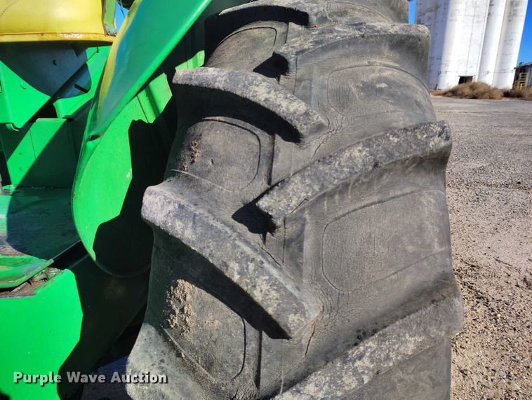 image for item IP9741 1962 John Deere 4010 tractor