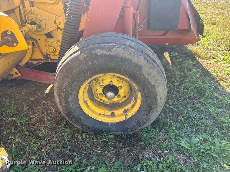 image for item NA9819 New Holland 16HS swather / windrower