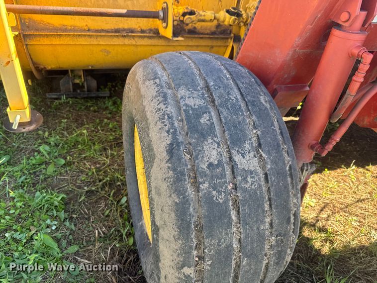 image for item NA9819 New Holland 16HS swather / windrower