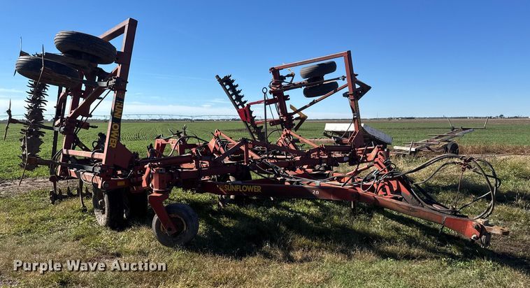 image for item NA9820 Sunflower Fallow-King 3040-28 sweep plow