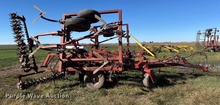 image for item NA9820 Sunflower Fallow-King 3040-28 sweep plow