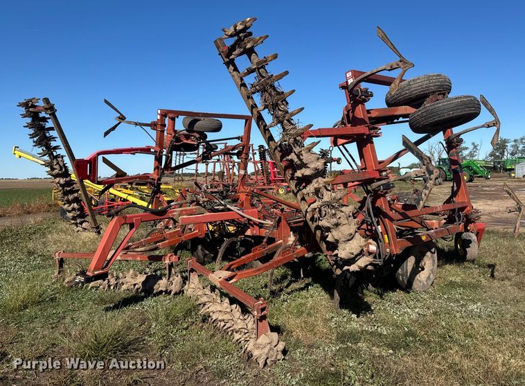 image for item NA9820 Sunflower Fallow-King 3040-28 sweep plow