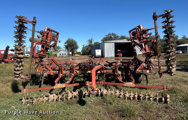 image for item NA9820 Sunflower Fallow-King 3040-28 sweep plow