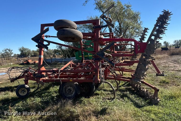 image for item NA9820 Sunflower Fallow-King 3040-28 sweep plow