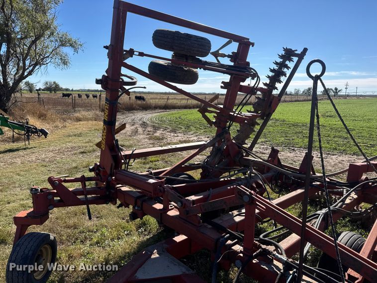 image for item NA9820 Sunflower Fallow-King 3040-28 sweep plow