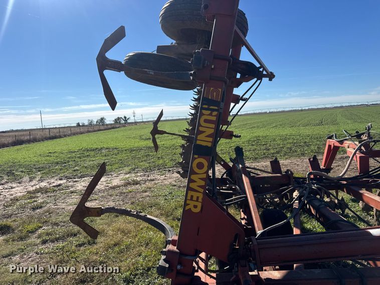 image for item NA9820 Sunflower Fallow-King 3040-28 sweep plow