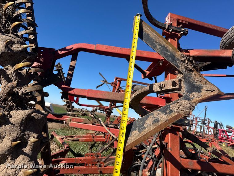 image for item NA9820 Sunflower Fallow-King 3040-28 sweep plow