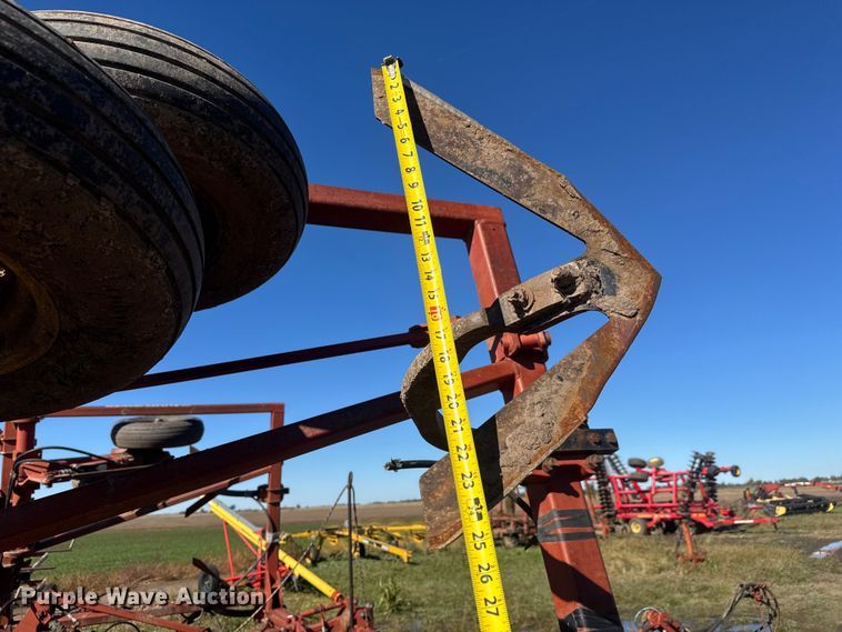 image for item NA9820 Sunflower Fallow-King 3040-28 sweep plow