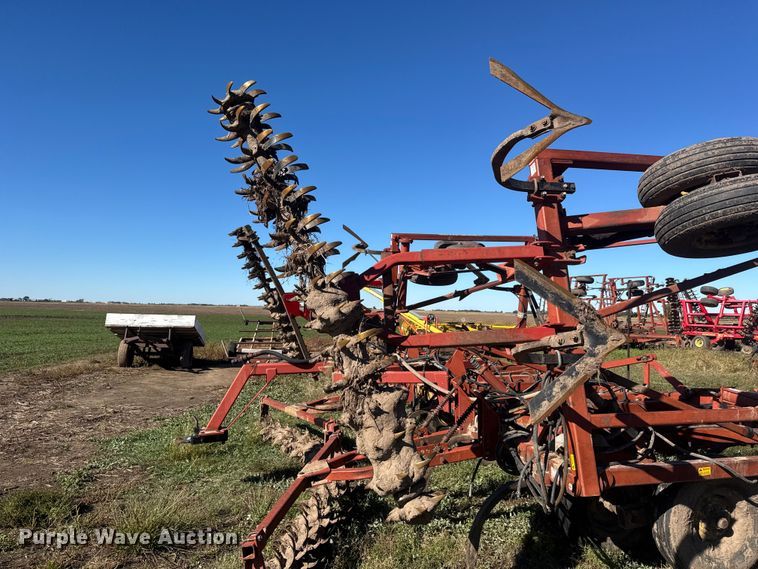 image for item NA9820 Sunflower Fallow-King 3040-28 sweep plow