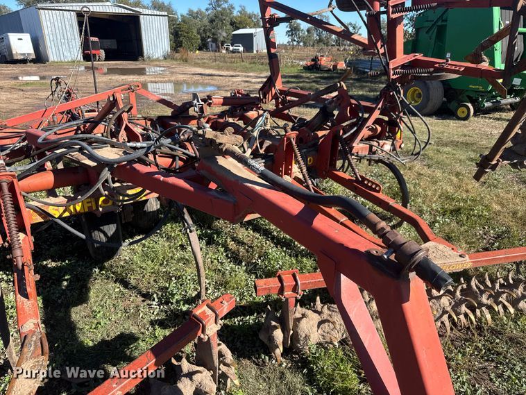 image for item NA9820 Sunflower Fallow-King 3040-28 sweep plow