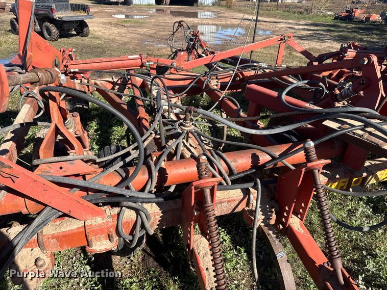 image for item NA9820 Sunflower Fallow-King 3040-28 sweep plow