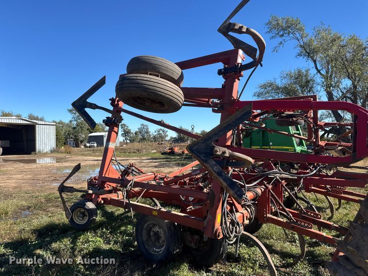 image for item NA9820 Sunflower Fallow-King 3040-28 sweep plow